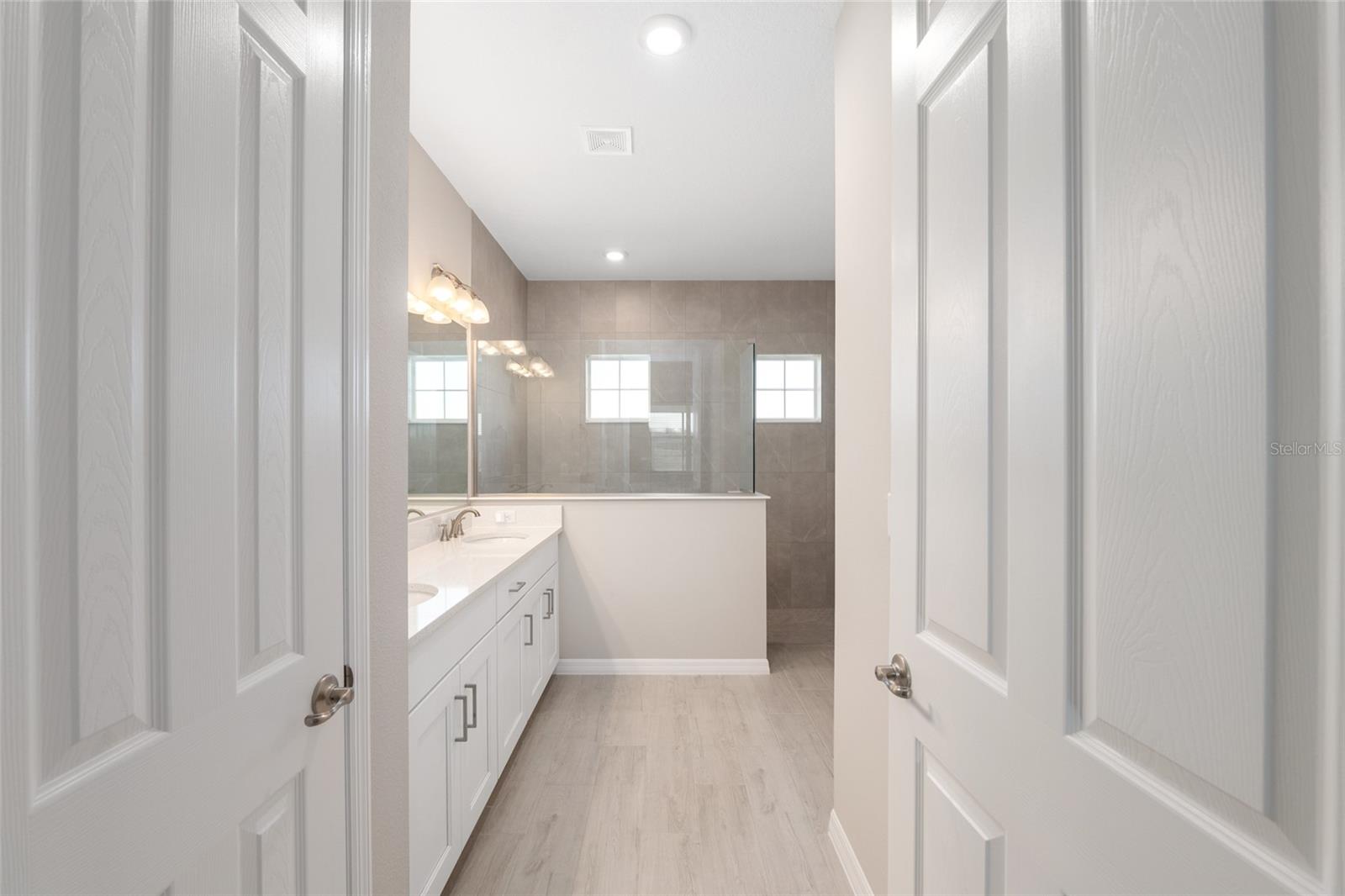 ON TOP OF THE WORLD - Residential