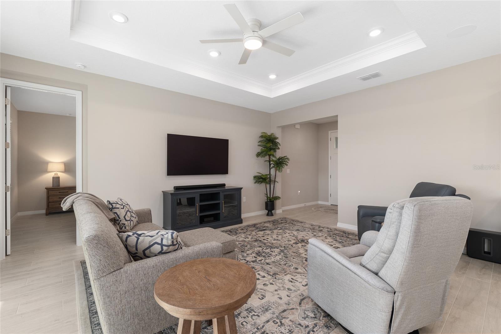 ON TOP OF THE WORLD - Residential