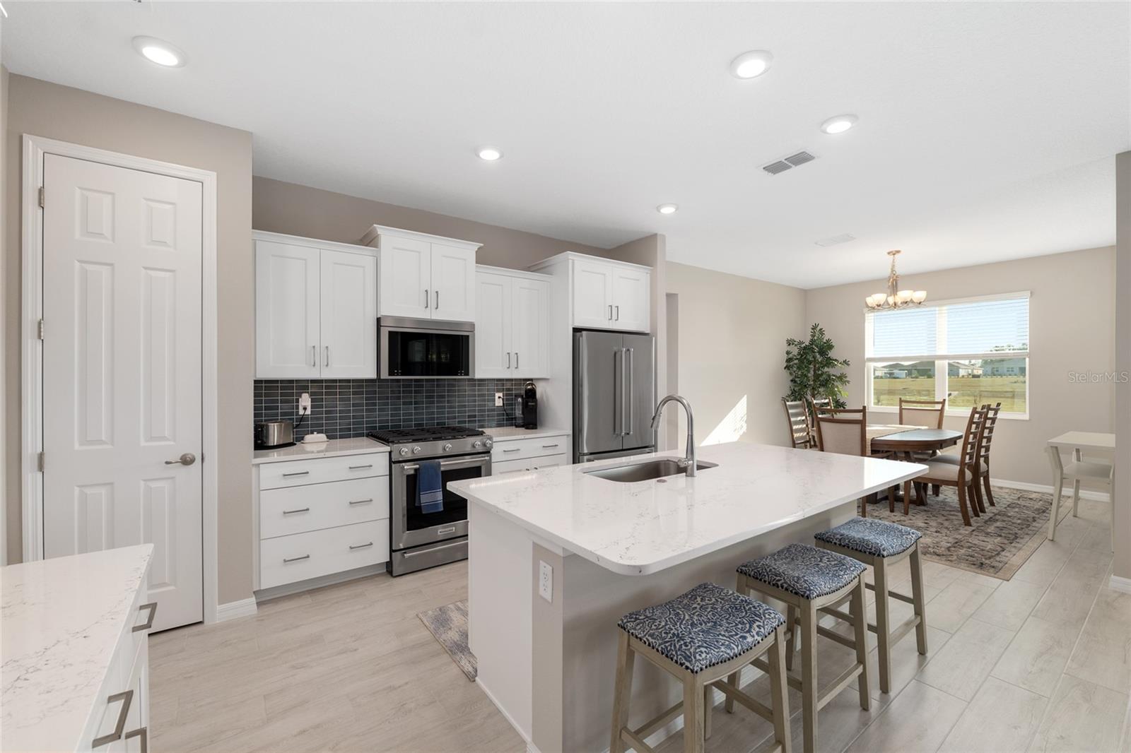 ON TOP OF THE WORLD - Residential