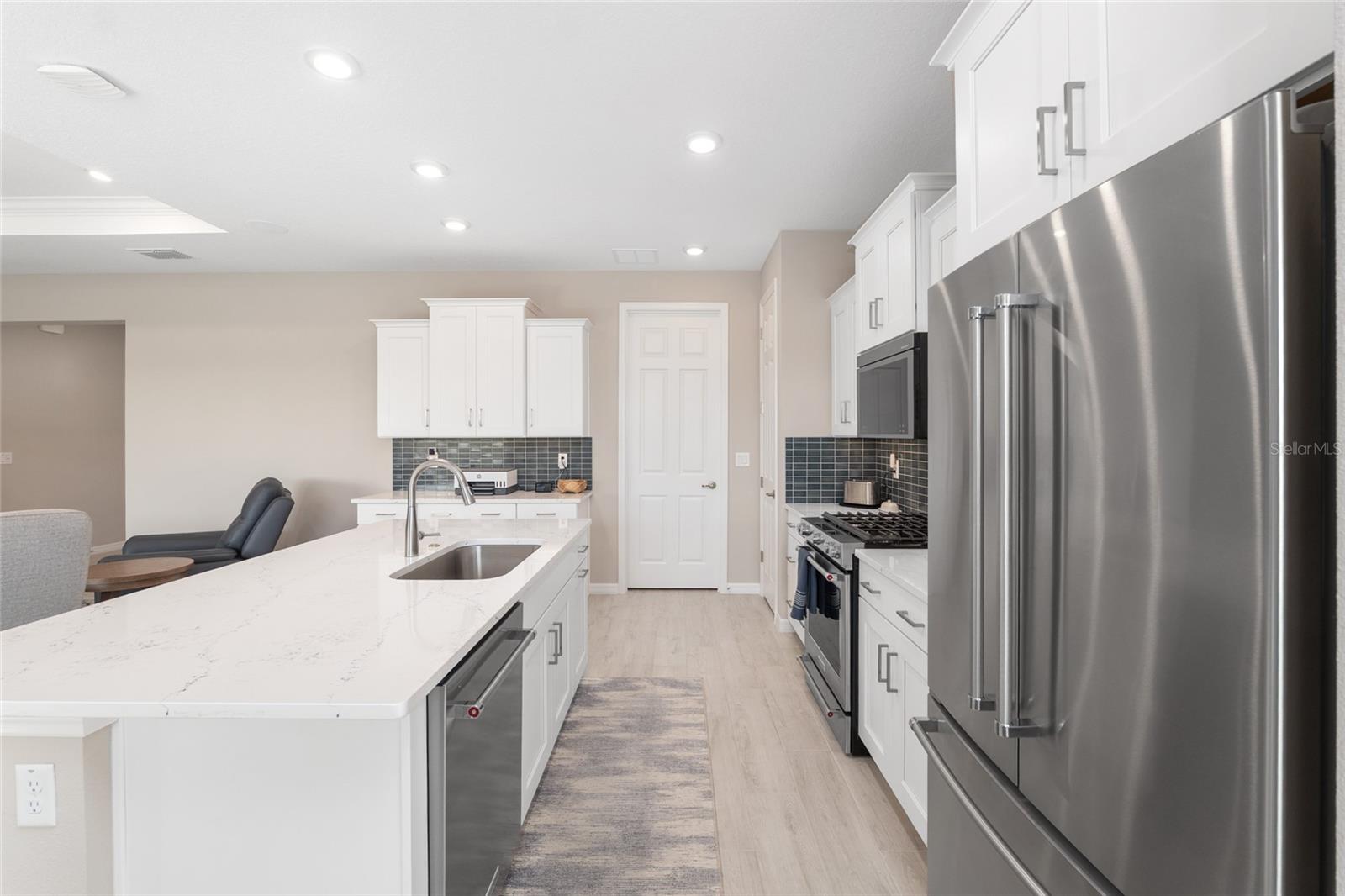 ON TOP OF THE WORLD - Residential