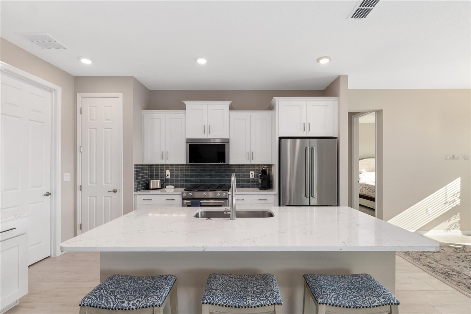 ON TOP OF THE WORLD - Residential