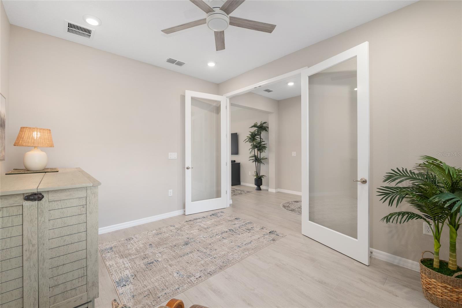 ON TOP OF THE WORLD - Residential