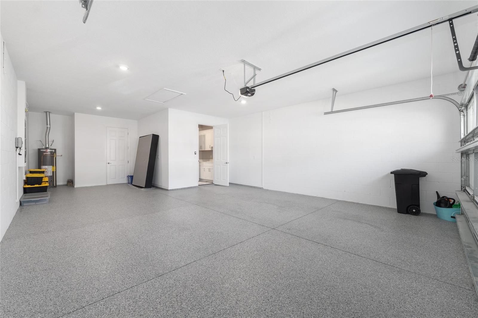 ON TOP OF THE WORLD - Residential