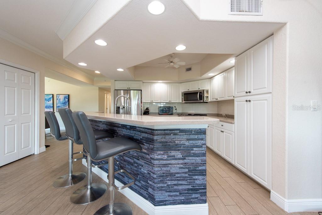 HIDDEN LAGOON AT ARROWHEAD POINT - Residential