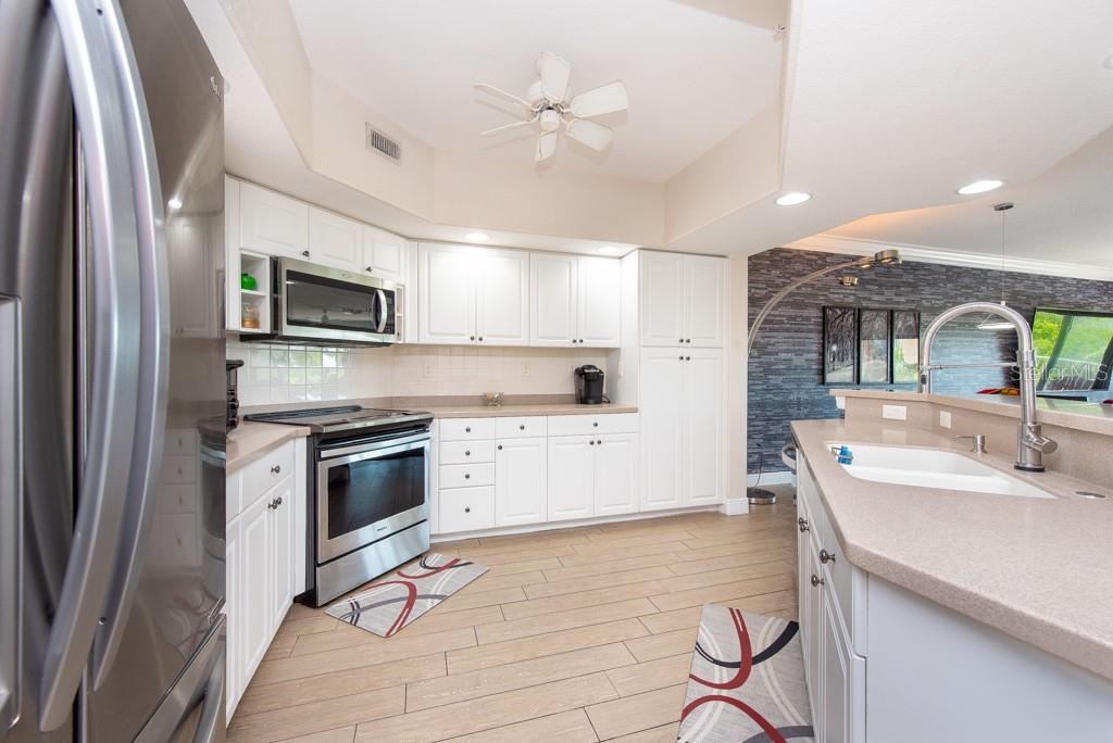 HIDDEN LAGOON AT ARROWHEAD POINT - Residential