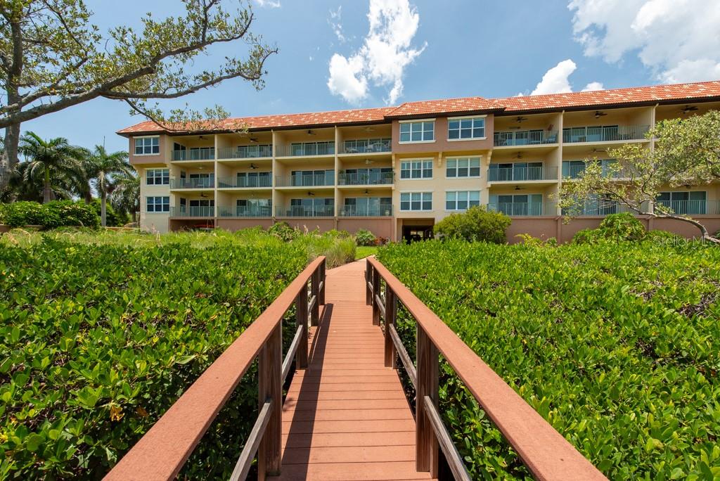 HIDDEN LAGOON AT ARROWHEAD POINT - Residential