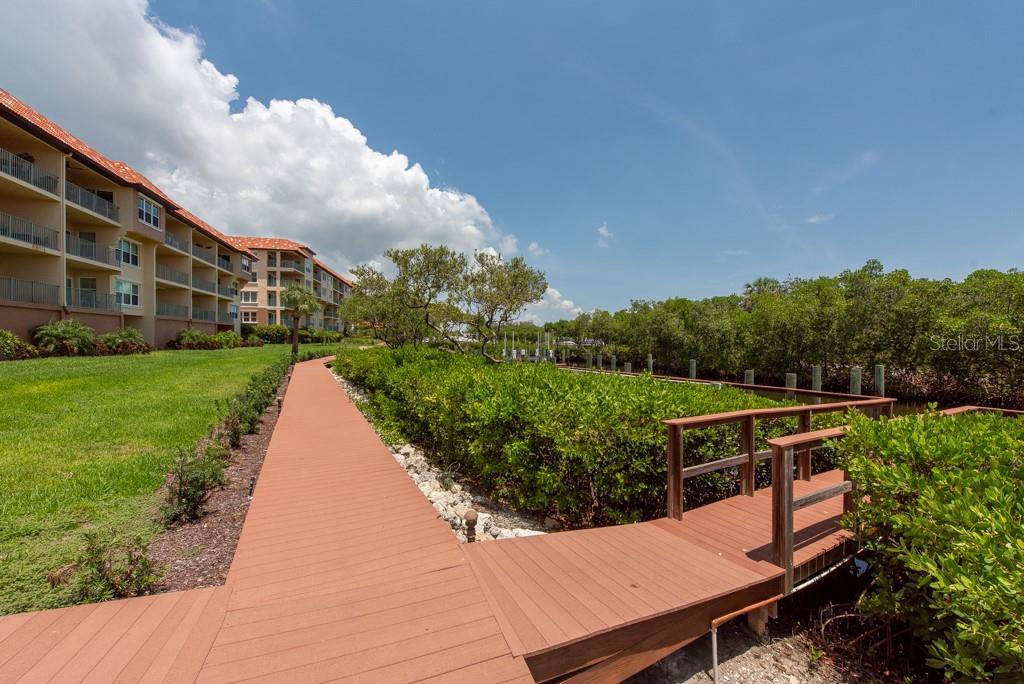 HIDDEN LAGOON AT ARROWHEAD POINT - Residential