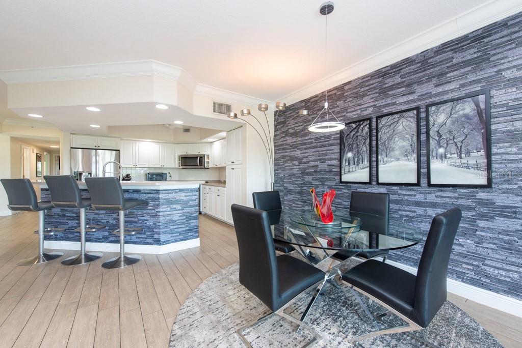 HIDDEN LAGOON AT ARROWHEAD POINT - Residential