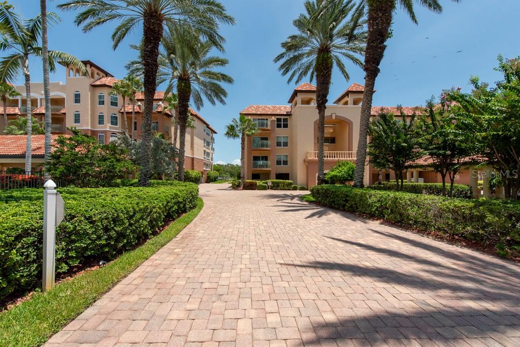 1695 PINELLAS BAYWAY S E4