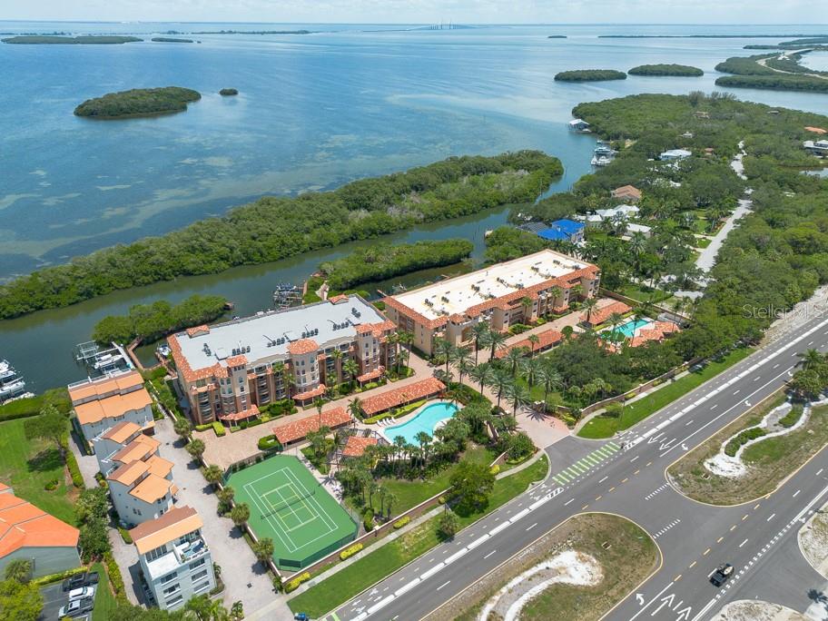 HIDDEN LAGOON AT ARROWHEAD POINT - Residential