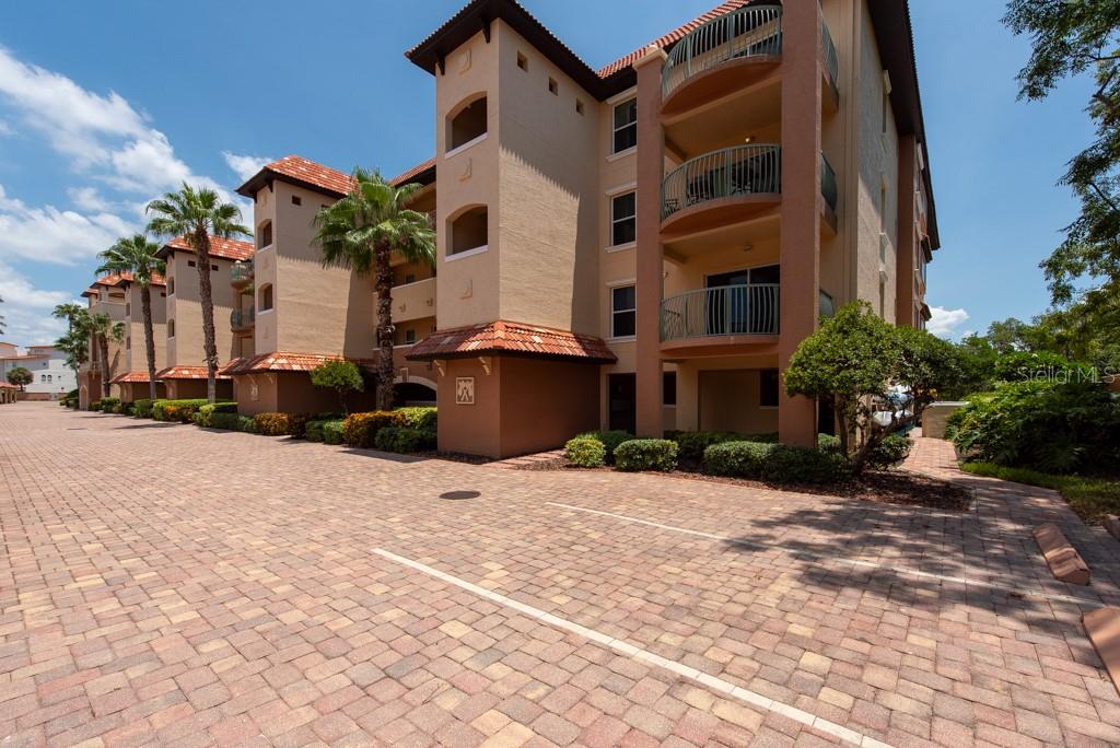 HIDDEN LAGOON AT ARROWHEAD POINT - Residential