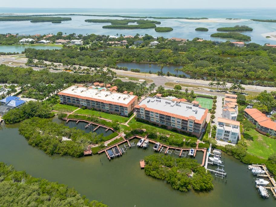 1695 PINELLAS BAYWAY S E4