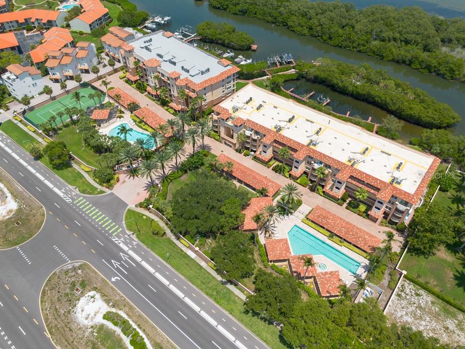 HIDDEN LAGOON AT ARROWHEAD POINT - Residential