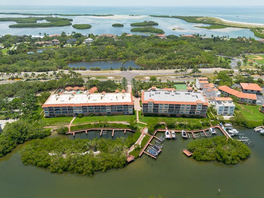 HIDDEN LAGOON AT ARROWHEAD POINT - Residential