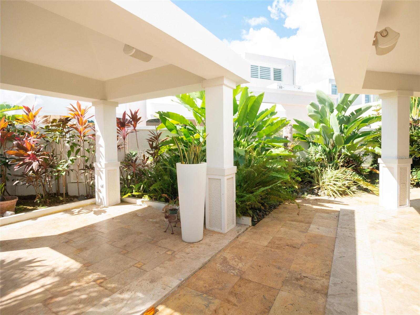 LAS FLORES DE MONTEHIEDRA - Residential
