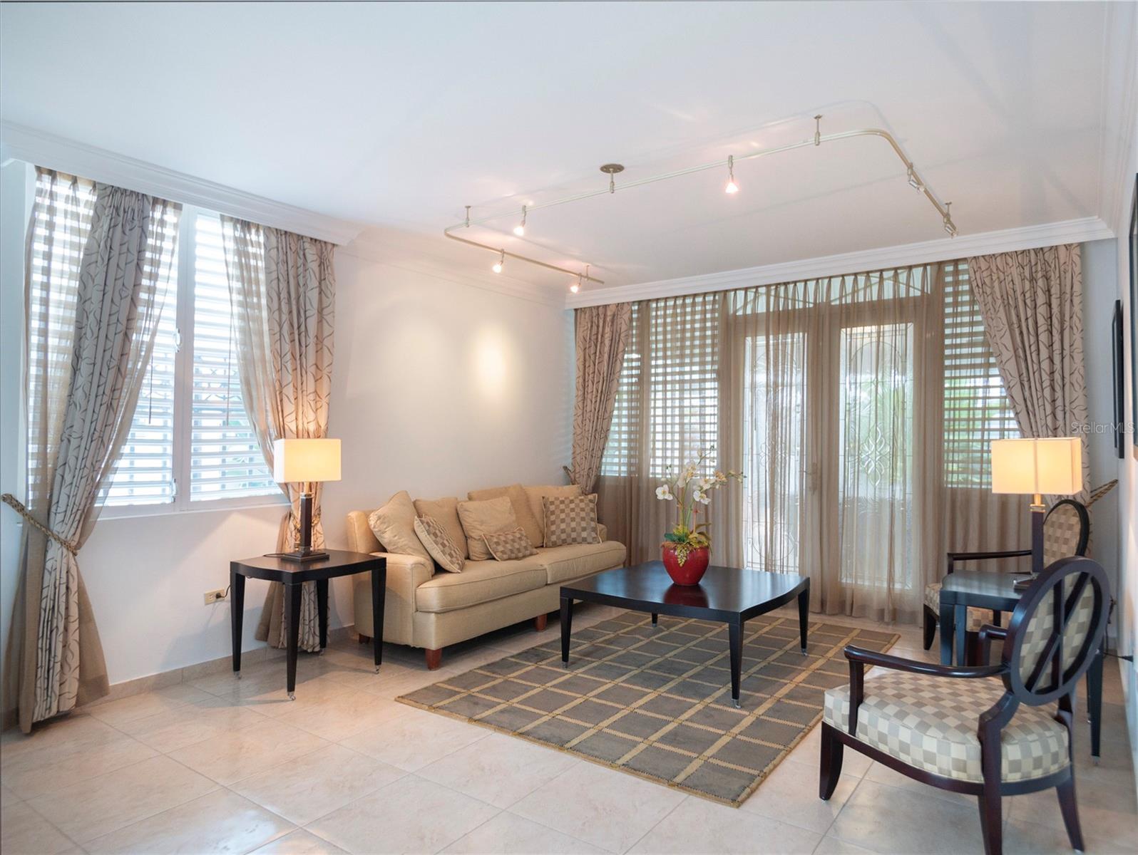 LAS FLORES DE MONTEHIEDRA - Residential