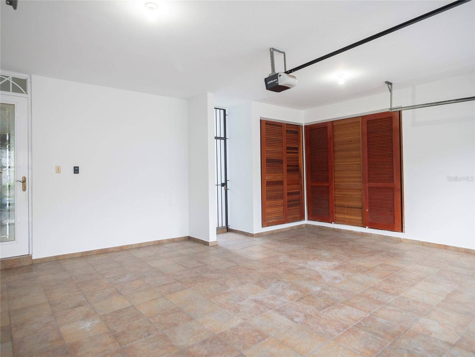 LAS FLORES DE MONTEHIEDRA - Residential