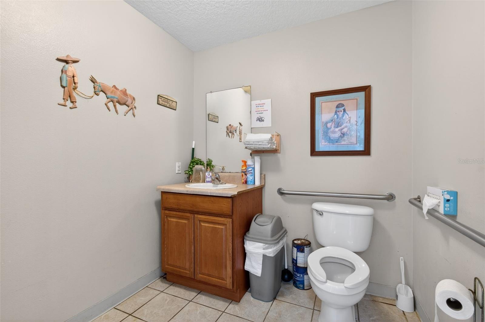 951 E HATHAWAY AVENUE