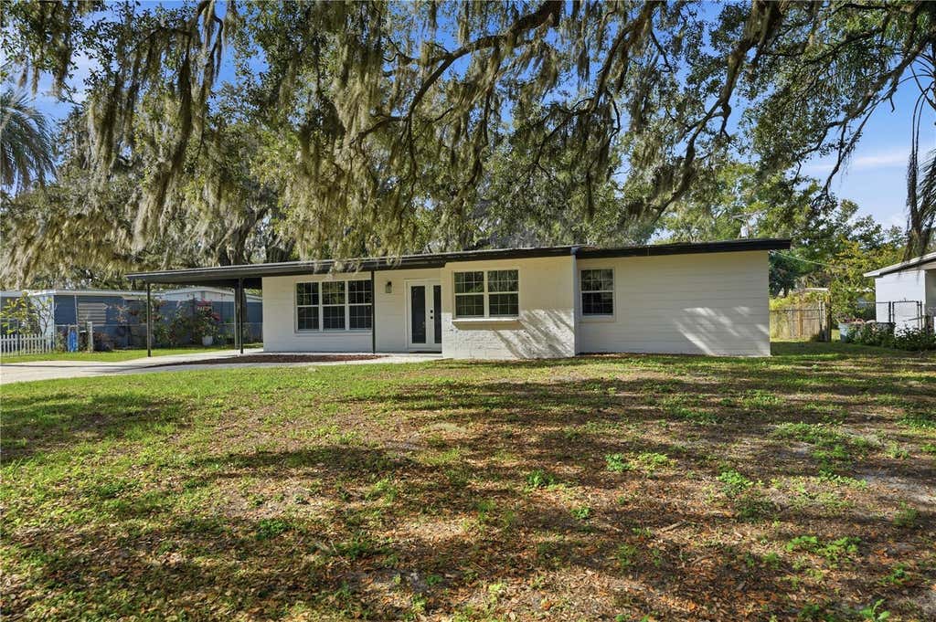 Photo of 707 Aberdeen Circle, Tampa, FL 33617 (MLS # O6421909)