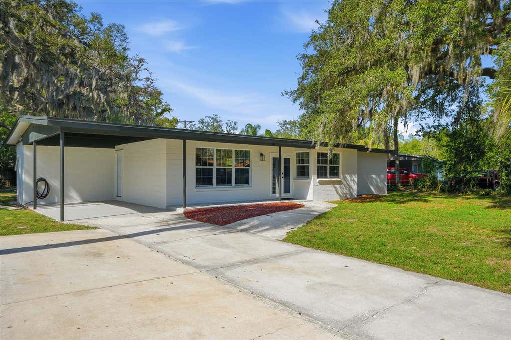 Photo of 707 Aberdeen Circle, Tampa, FL 33617 (MLS # O6421909)