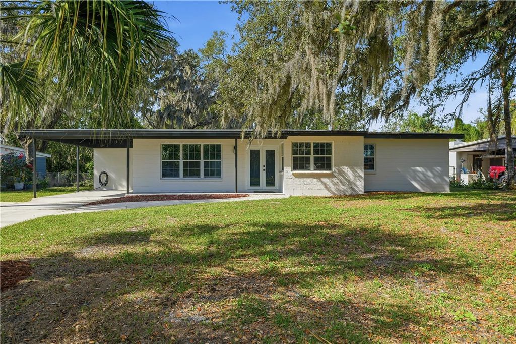 Photo of 707 Aberdeen Circle, Tampa, FL 33617 (MLS # O6421909)
