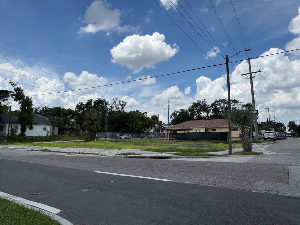 Photo of 2804 E Columbus Drive, Tampa, FL 33605 (MLS # TB8416504)