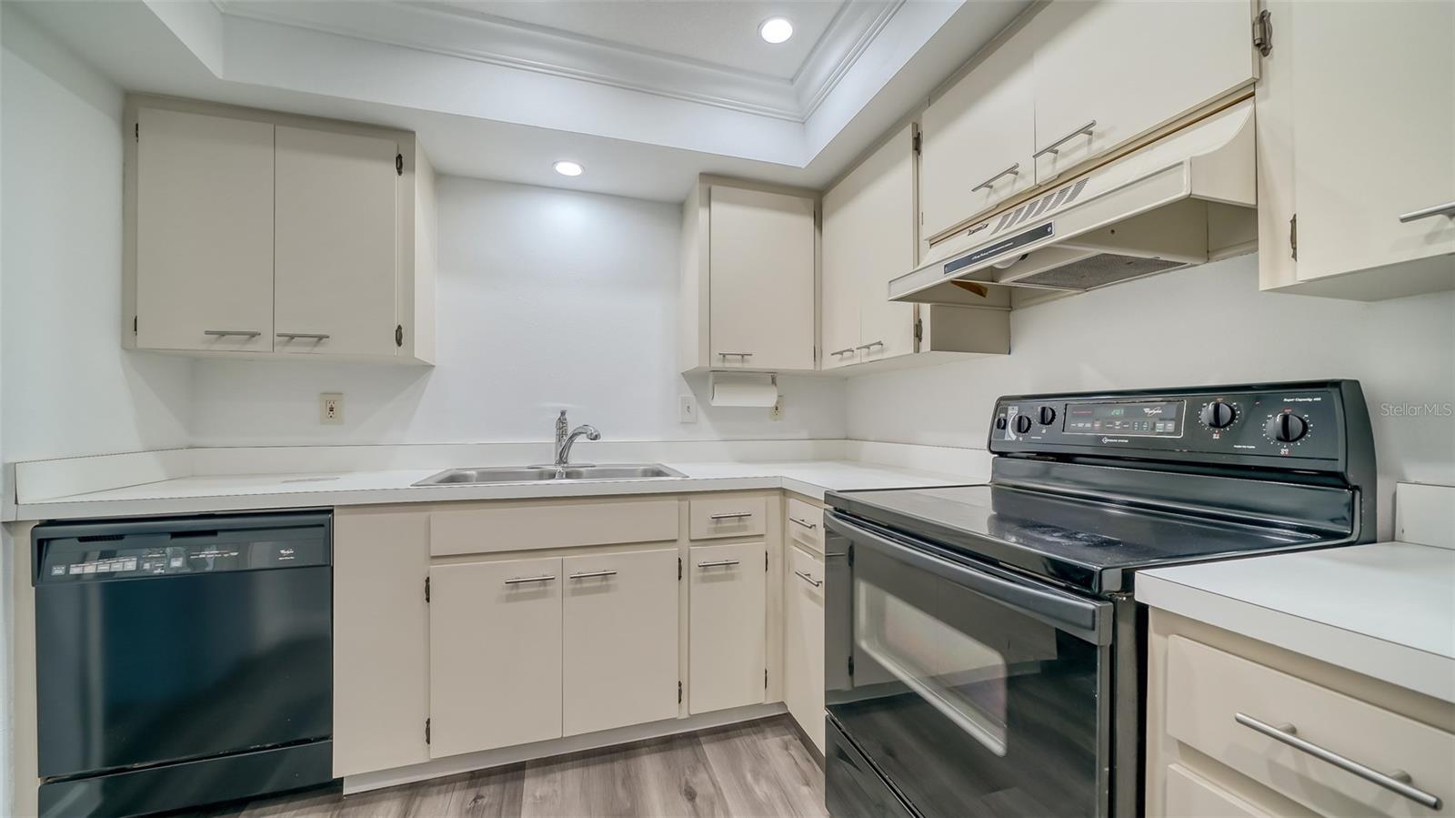 PALM-AIRE AT SARASOTA 10-C - Residential Lease