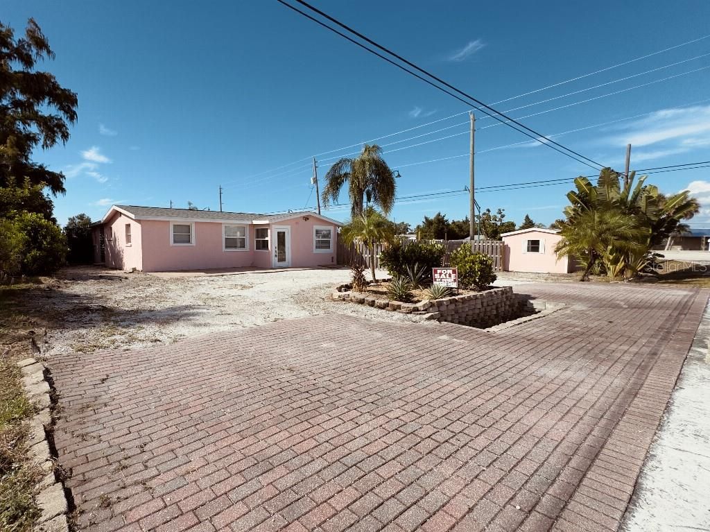 Photo of 20 Euclid Avenue, Englewood, FL 34223 (MLS # TB8447042)