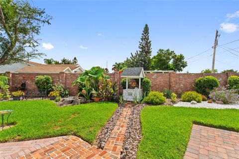 A home in WINTER HAVEN