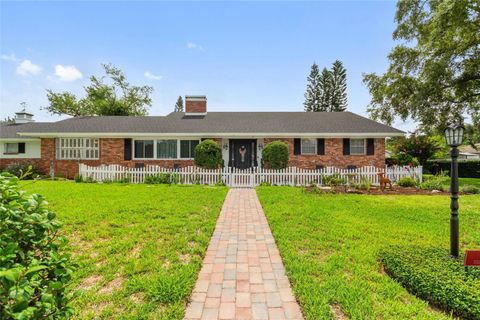 A home in WINTER HAVEN