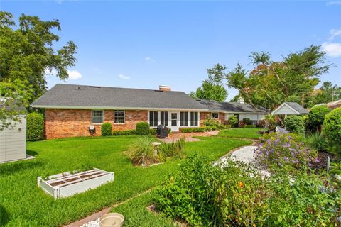 A home in WINTER HAVEN