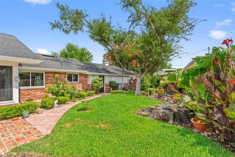 A home in WINTER HAVEN