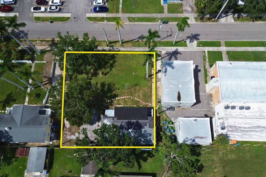 Photo of 1515 7th Avenue W, Bradenton, FL 34205 (MLS # A4663465)