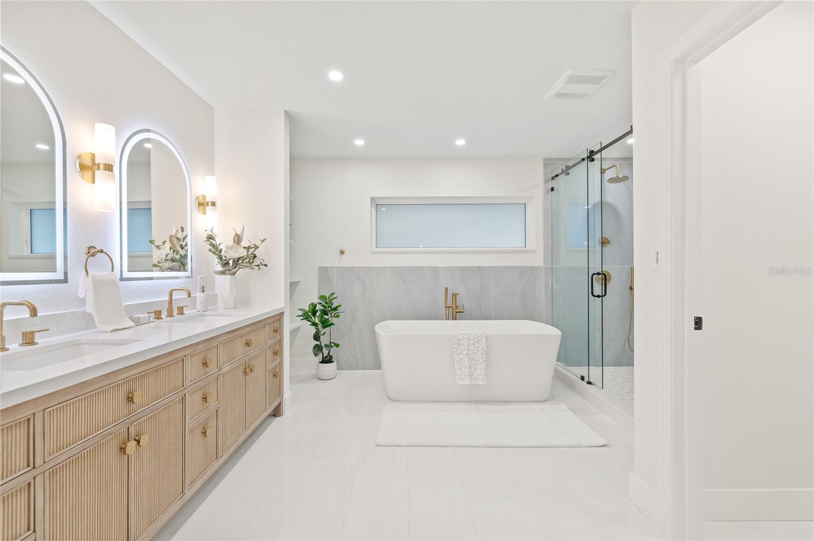 SUMMIT LAKE SEC OF LAKEWOOD ESTATES - Residential