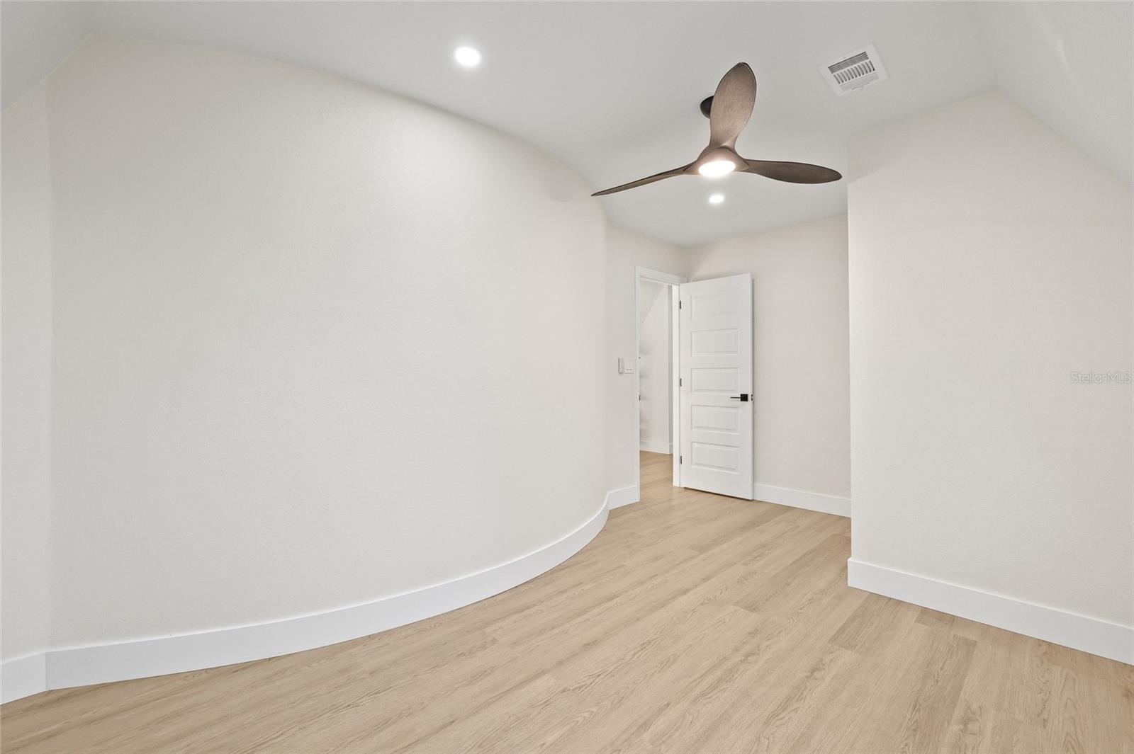 SUMMIT LAKE SEC OF LAKEWOOD ESTATES - Residential