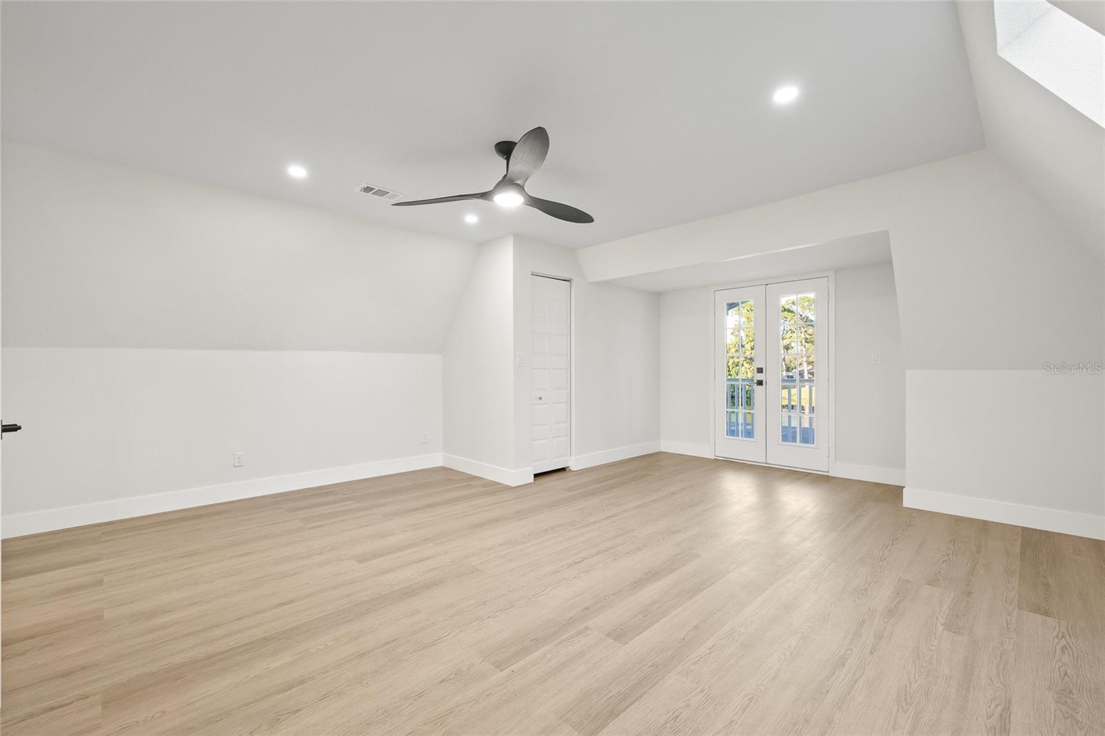 SUMMIT LAKE SEC OF LAKEWOOD ESTATES - Residential