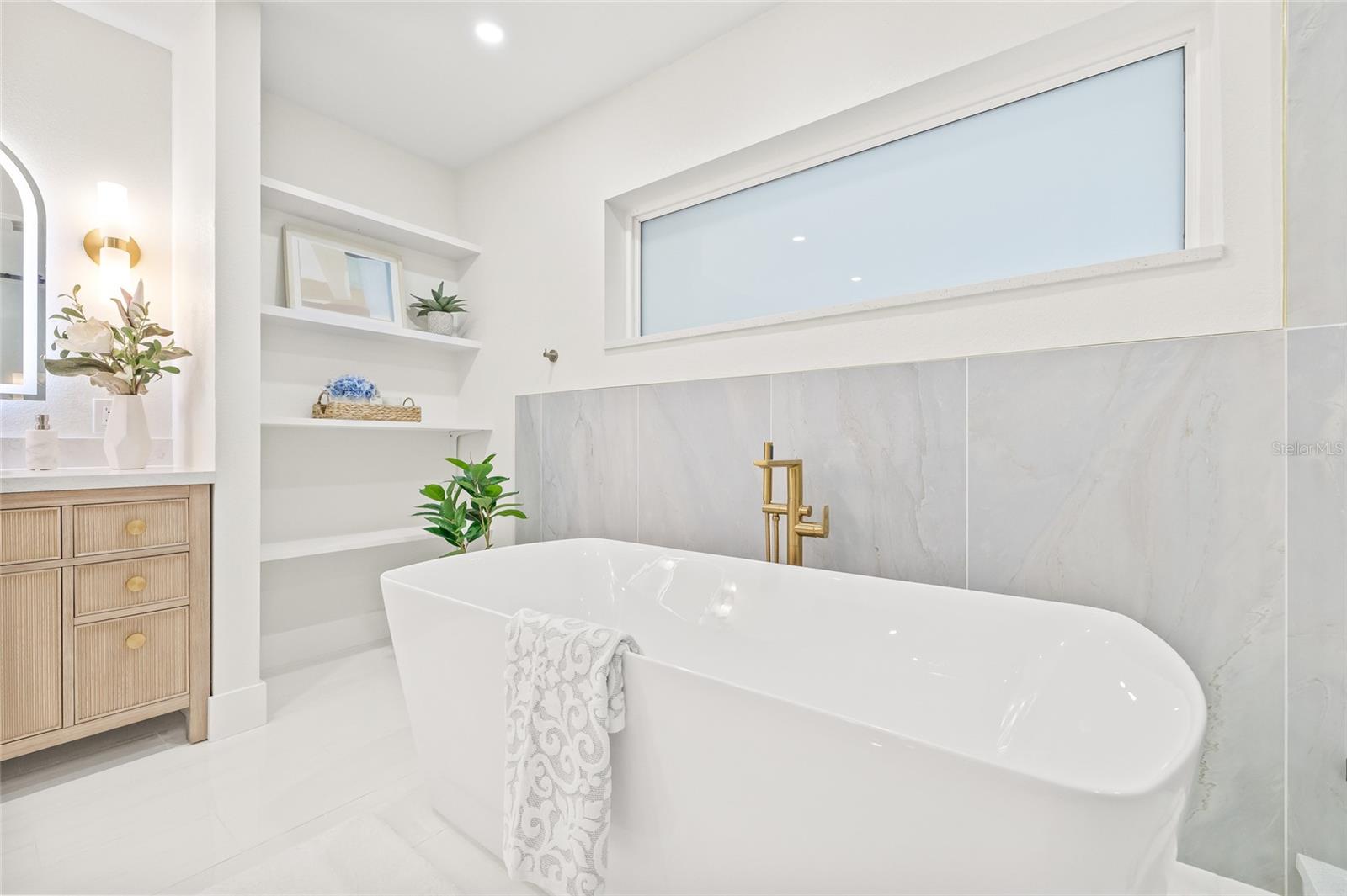 SUMMIT LAKE SEC OF LAKEWOOD ESTATES - Residential