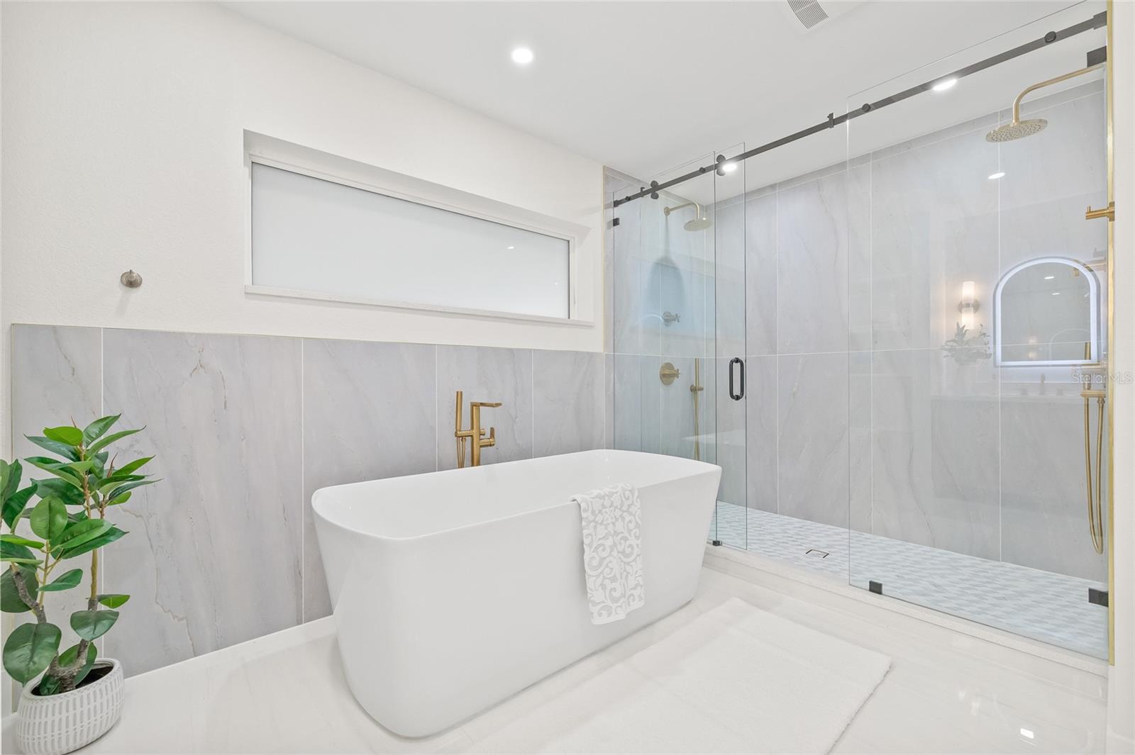 SUMMIT LAKE SEC OF LAKEWOOD ESTATES - Residential