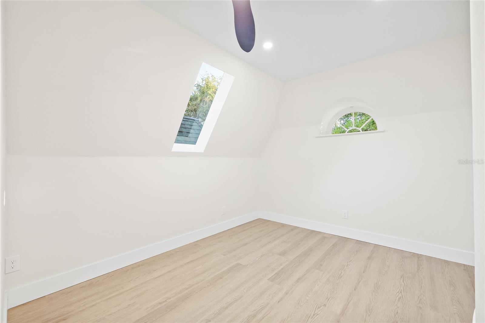 SUMMIT LAKE SEC OF LAKEWOOD ESTATES - Residential