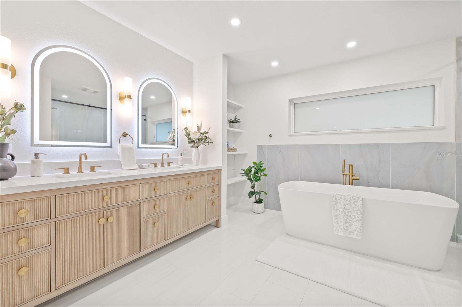 SUMMIT LAKE SEC OF LAKEWOOD ESTATES - Residential