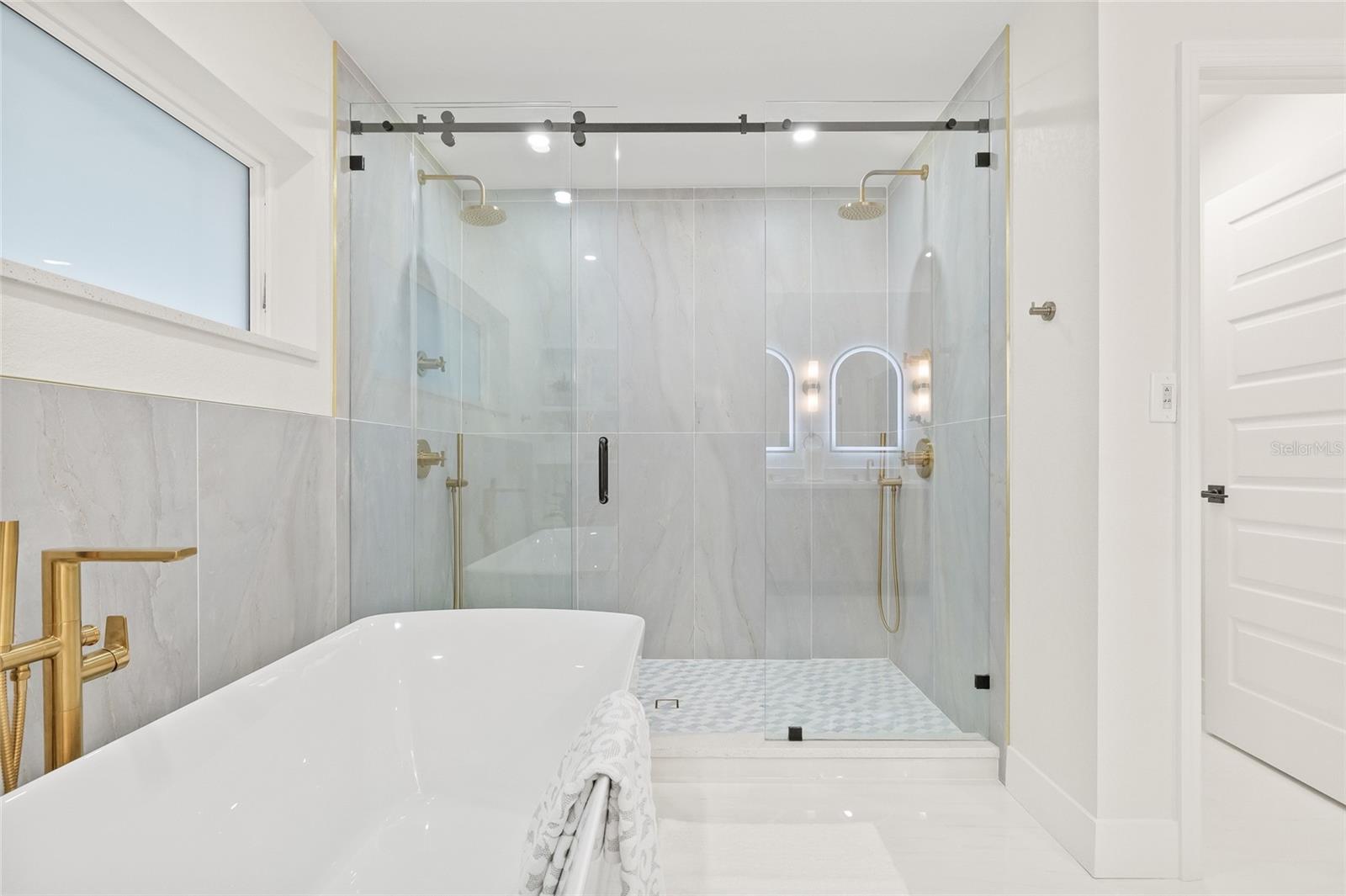 SUMMIT LAKE SEC OF LAKEWOOD ESTATES - Residential