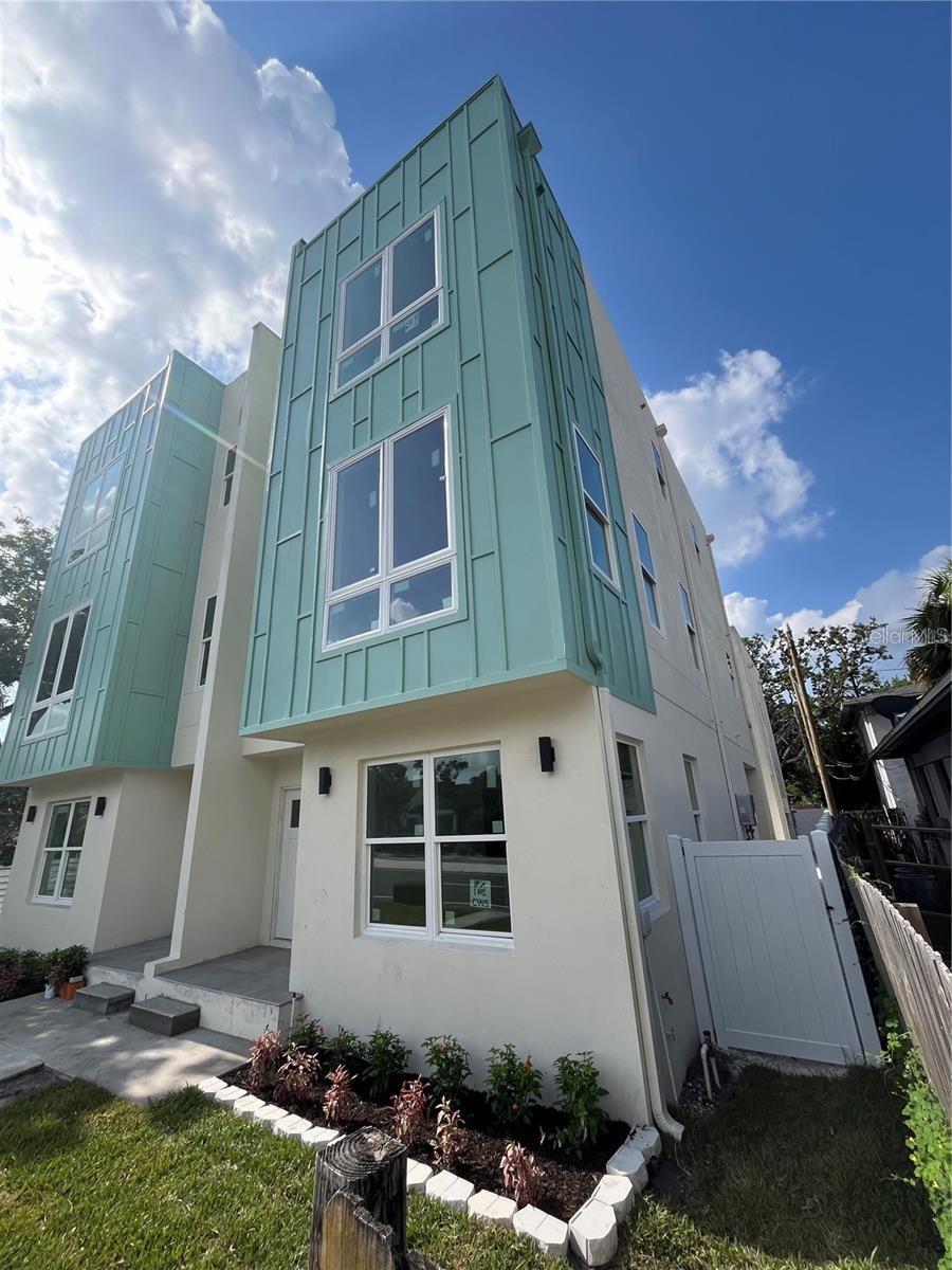 Photo of 2142 5th Avenue N, St Petersburg, FL 33713 (MLS # TB8544338)