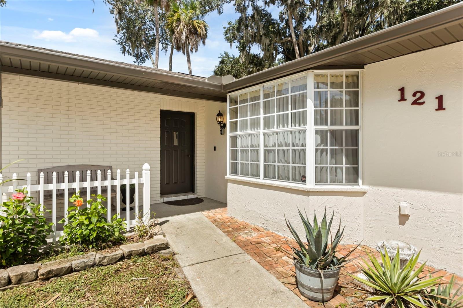 121 OAK RIDGE AVENUE