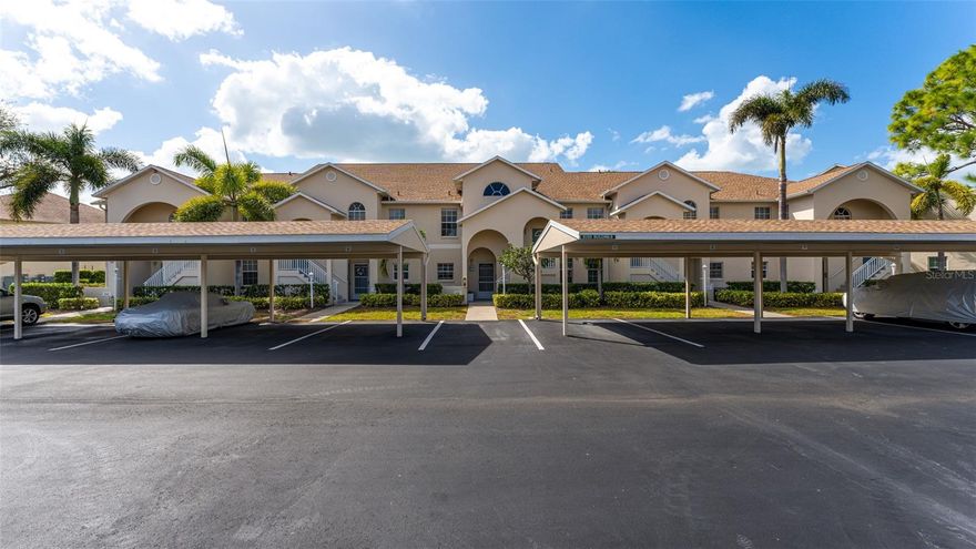 Palmer Ranch condo close to Siesta Key and Legacy bike/walking trail - 3 bedrooms 2 baths - Lakefront - Water Views - Move in condition - Kitchen remodeled 2022 all cabinets refaced and new hardware - New Quartz counter tops - Recessed lighting - Wood laminate floors throughout - Master bedroom is carpeted - Glass enclosed lanai - New Air Conditioner - New Hot water heater - Pinestone is a gated community with junior Olympic heated pool - BBQ/picnic area - hot tub/spa - lighted tennis court - Pickleball court - bocce ball - shuffleboard and corn hole - basketball court - bicycle stands - Clubhouse available for various functions includes fitness center - billiard and card rooms - library and 32 seat private movie theatre - Pinestone is 1/2 mile to Sarasota Square Mall - Costco - YMCA - Theatres and dining.
Available Turnkey Furnished for additional cost