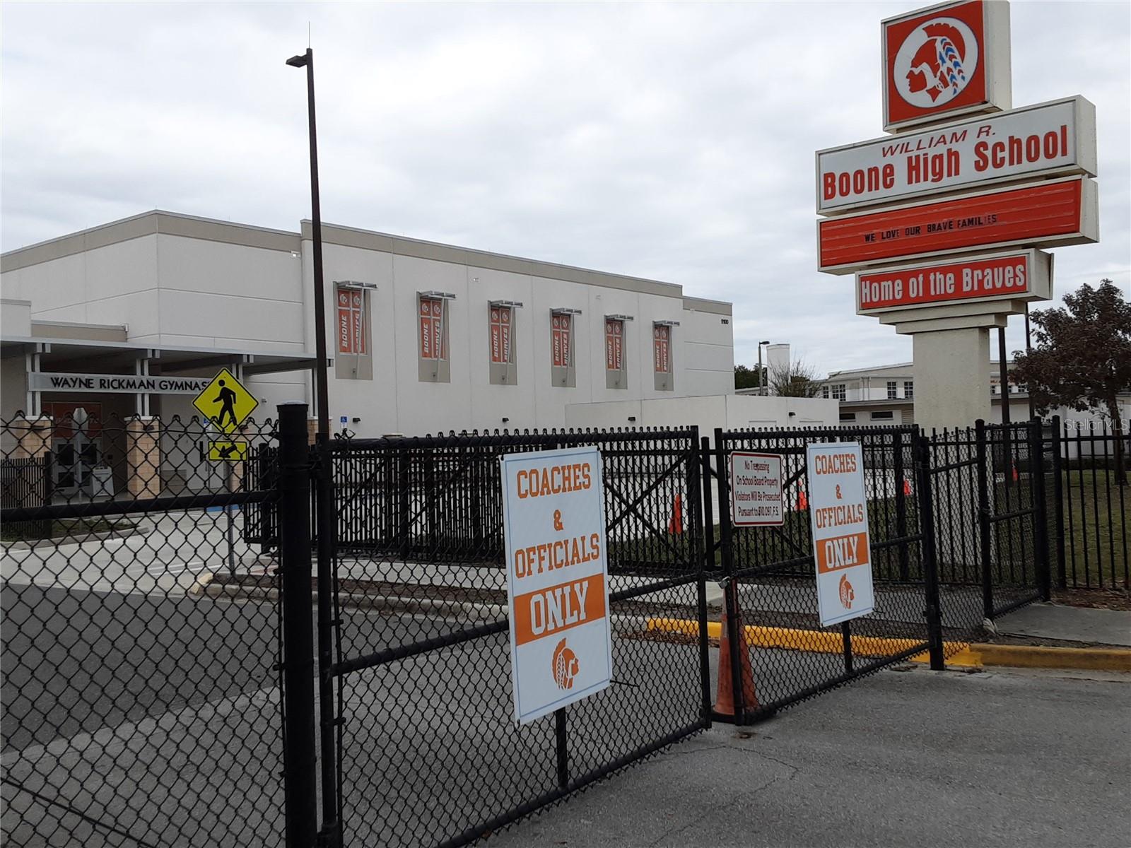 ONE THOUSAND OAKS - Residential