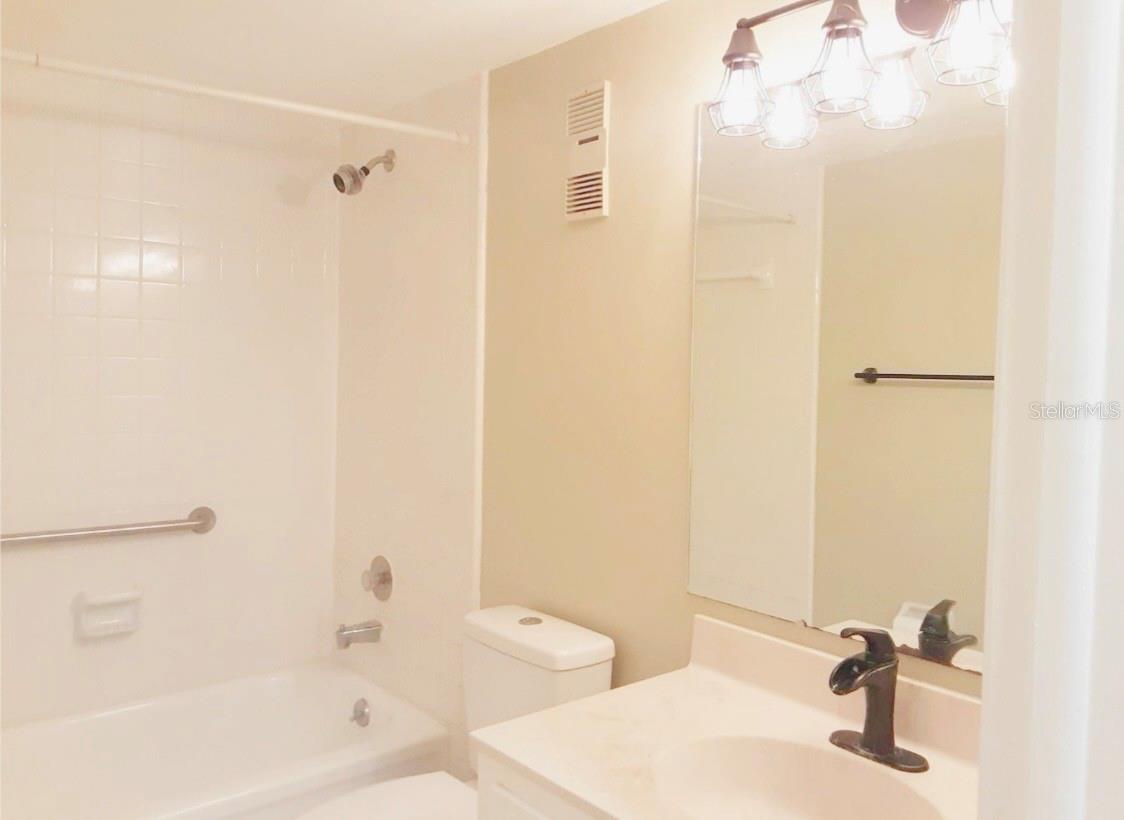 ONE THOUSAND OAKS - Residential