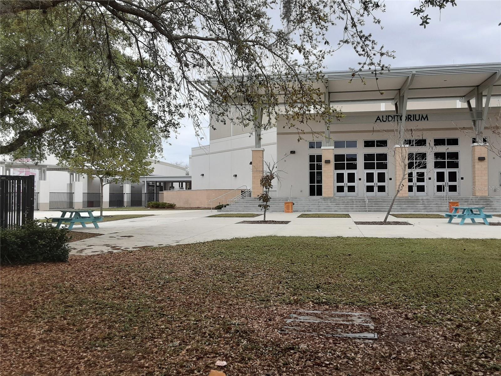 ONE THOUSAND OAKS - Residential