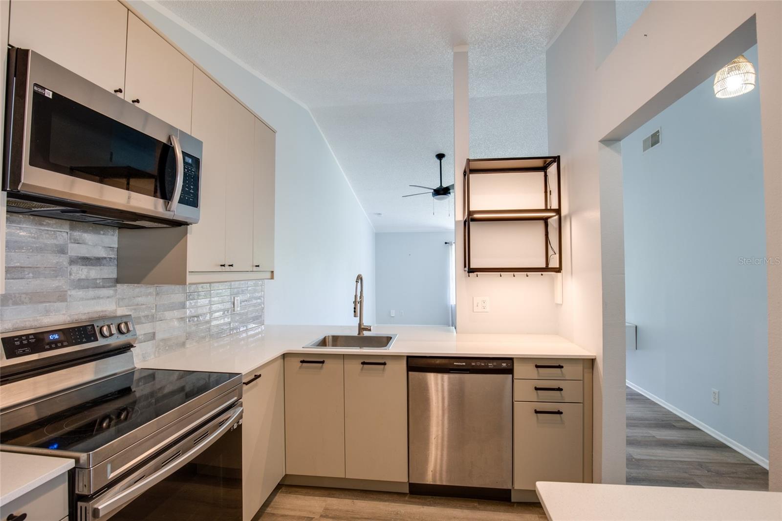 CLOVERPLACE CONDO - Residential