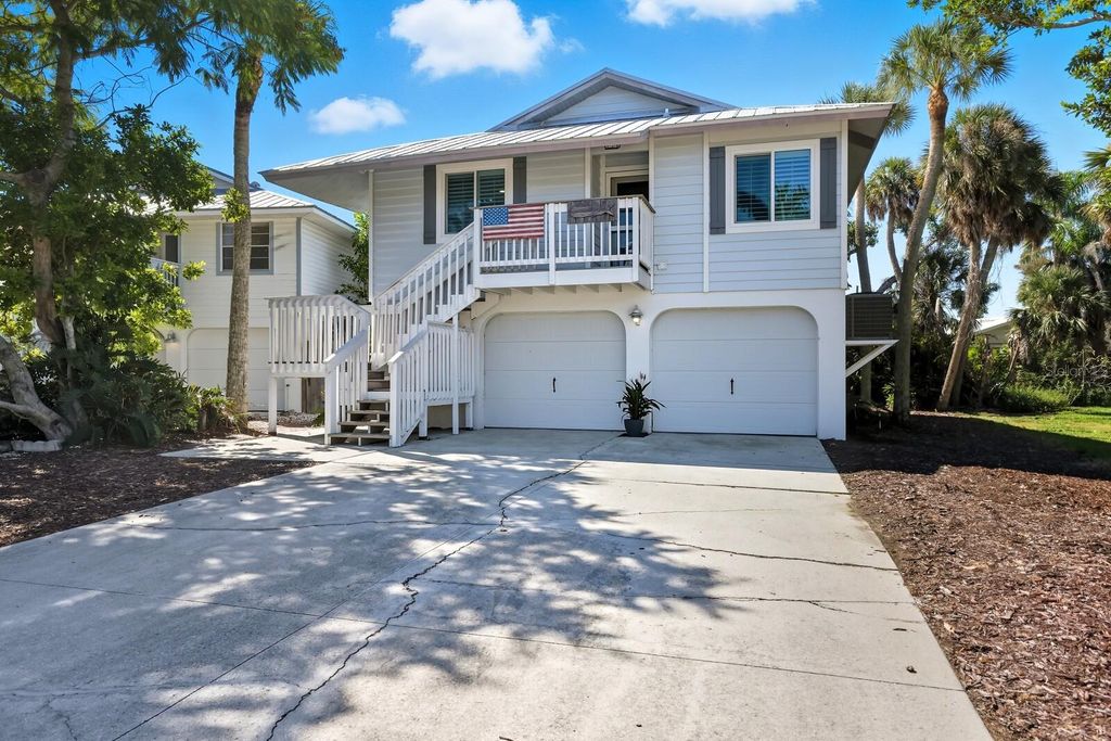 Photo of 221 Island Circle, Sarasota, FL 34242 (MLS # A4668472)
