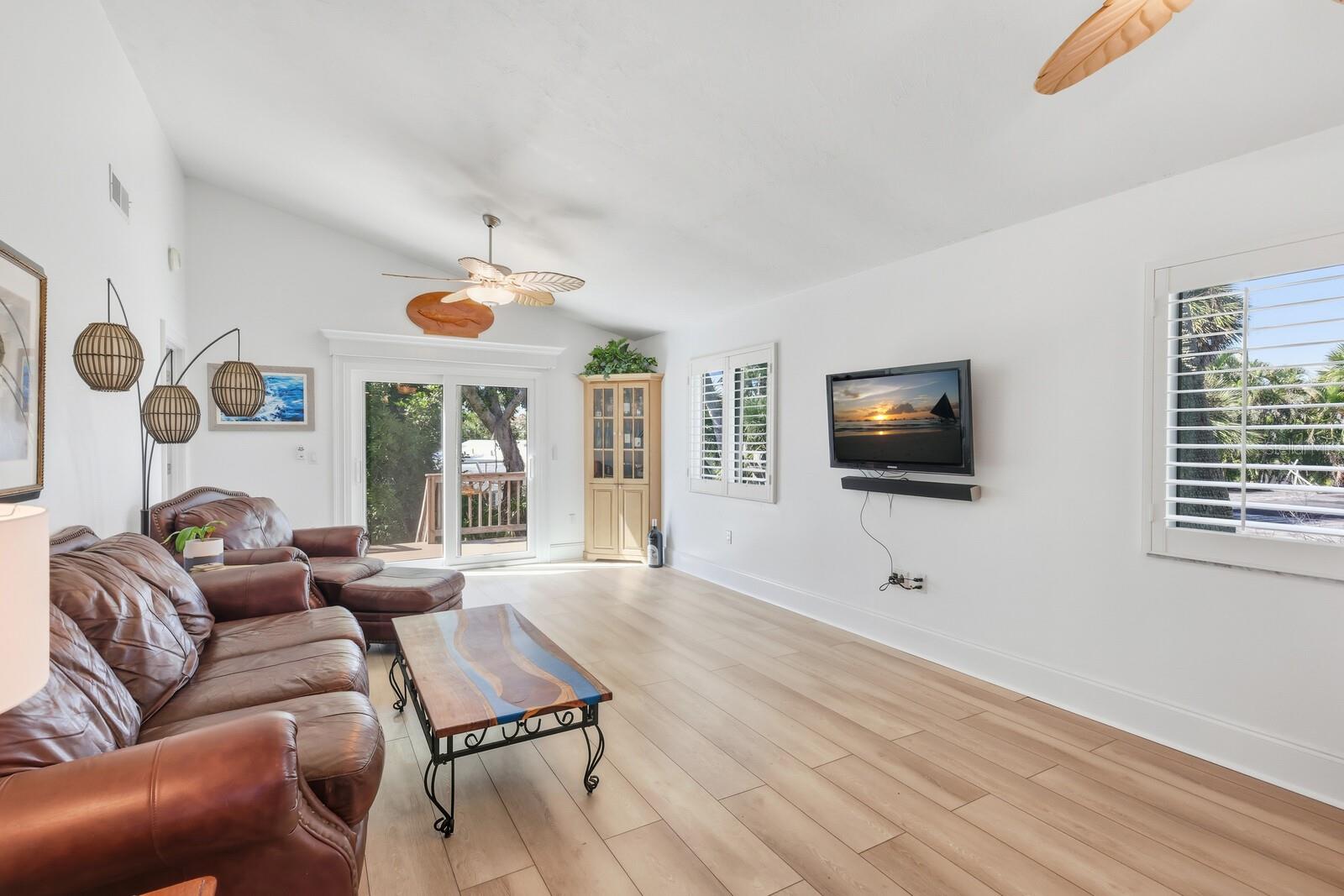 221 ISLAND CIRCLE